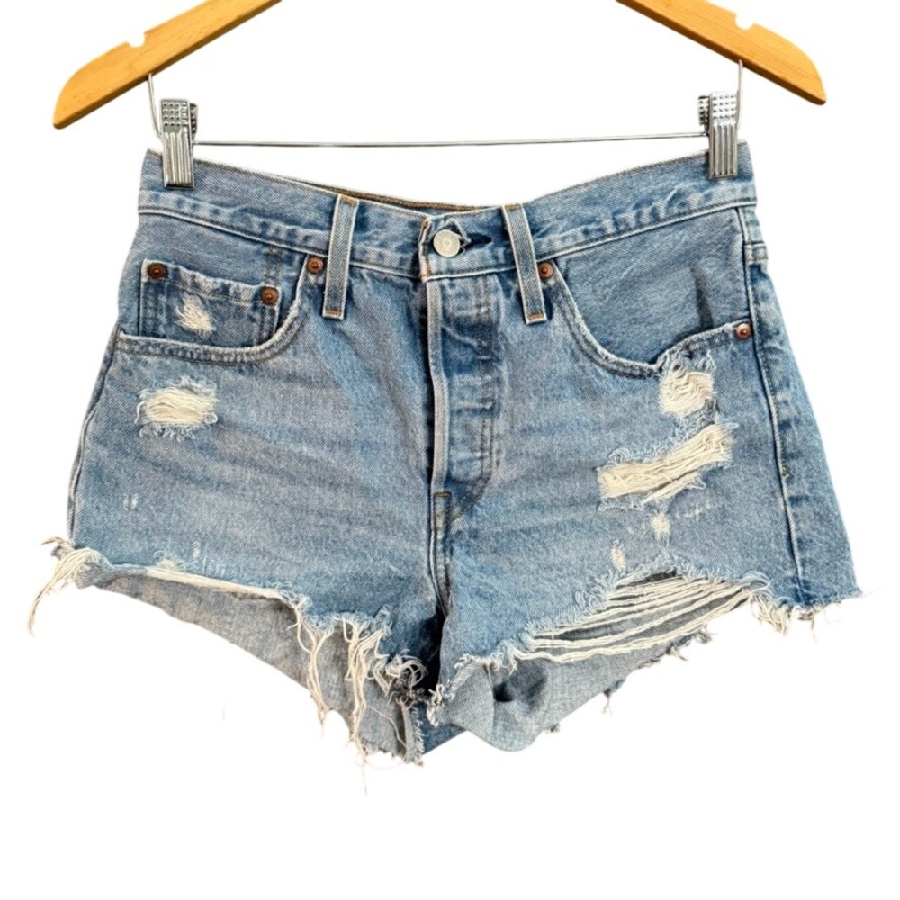 Levis 501 Original Distressed Denim Shorts Light Wash W27 56327-0213